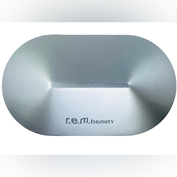 $20 MAKE UP PALLETS - Picture 9 of 10